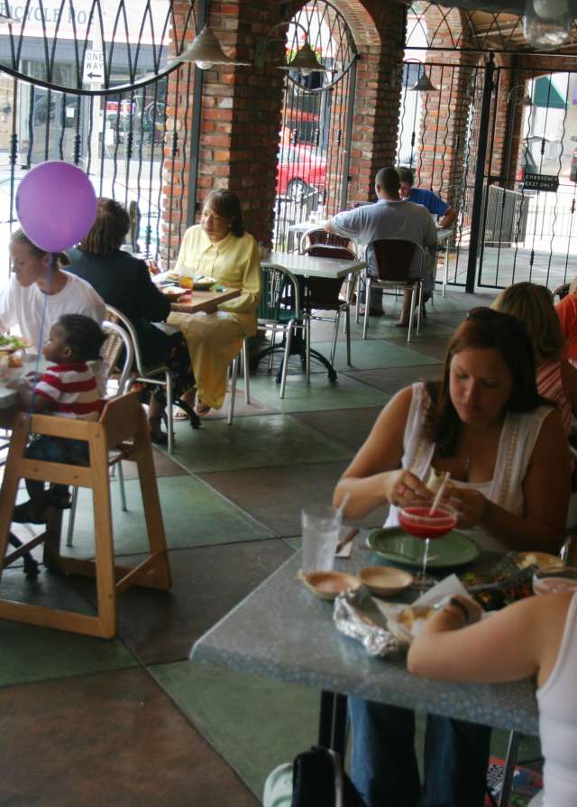 Family-Friendly - Chicos